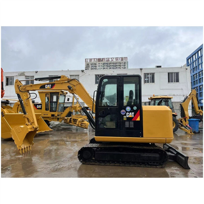 Kleine graafmachine CAT 305.5E2 Gebruikte hydraulische graafmachine Gewicht 5 ton Met blad