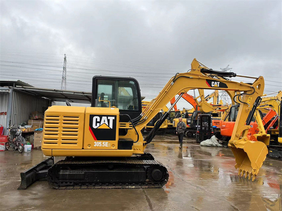 Kleine graafmachine CAT 305.5E2 Gebruikte hydraulische graafmachine Gewicht 5 ton Met blad