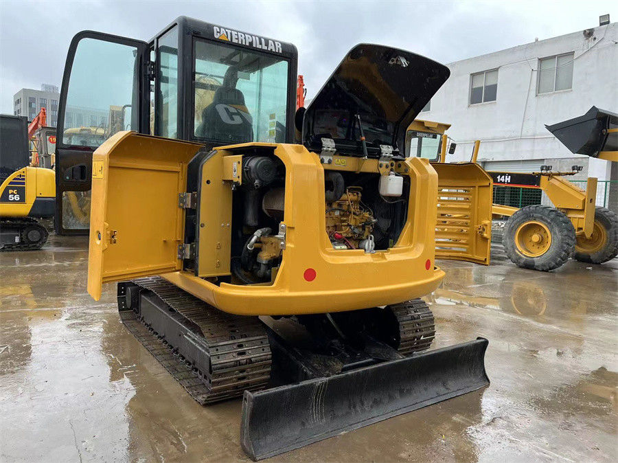 Kleine graafmachine CAT 305.5E2 Gebruikte hydraulische graafmachine Gewicht 5 ton Met blad