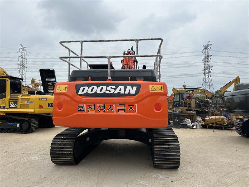 180 kW motorvermogen Doosan DX260 Gebruikte graafmachines met een emmercapaciteit van 1,2 m3