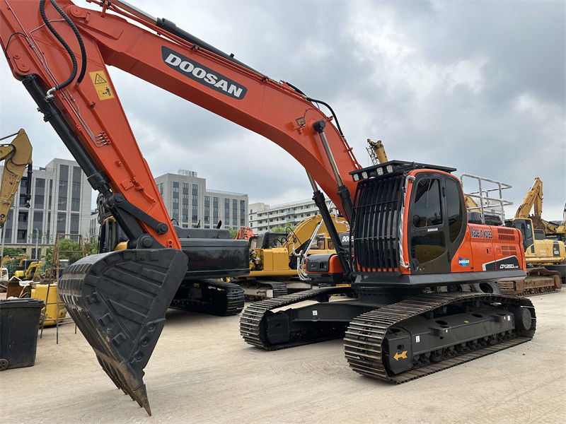 180 kW motorvermogen Doosan DX260 Gebruikte graafmachines met een emmercapaciteit van 1,2 m3