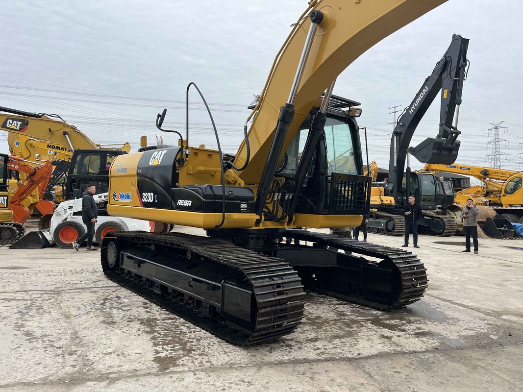 Gebruikte graafmachine CAT 323DL voor de bouw