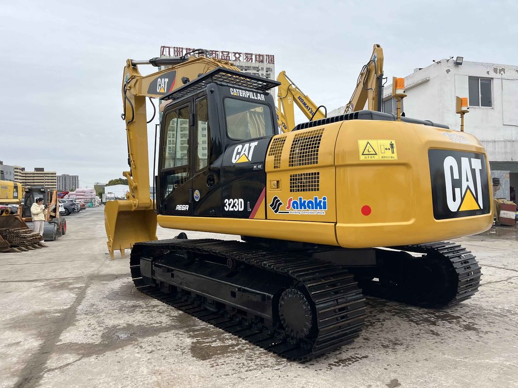 Gebruikte graafmachine CAT 323DL voor de bouw