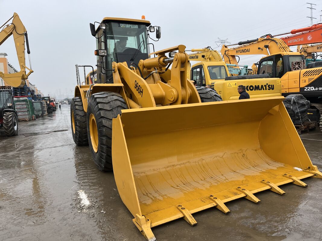 Gebruikte CAT 966H wiellader met hoge breakoutkracht en robuuste aandrijflijn die prestaties levert in harde industriële omgevingen