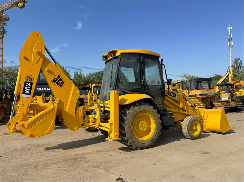 Gebruikelijke JCB 3CX boormachine met 1,1m3 emmercapaciteit, 81kw vermogen en een jaar garantie