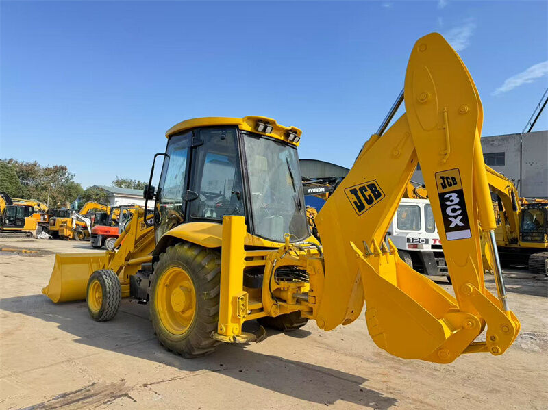 Gebruikelijke JCB 3CX boormachine met 1,1m3 emmercapaciteit, 81kw vermogen en een jaar garantie