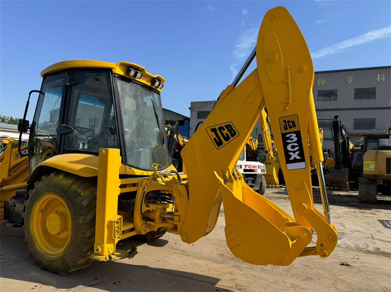 Gebruikelijke JCB 3CX boormachine met 1,1m3 emmercapaciteit, 81kw vermogen en een jaar garantie