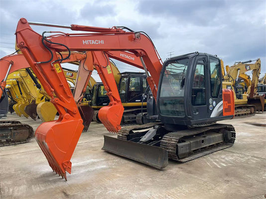 Gebruikte Japanse graafmachine Hitachi ZX70 met blad voor bouwprojecten